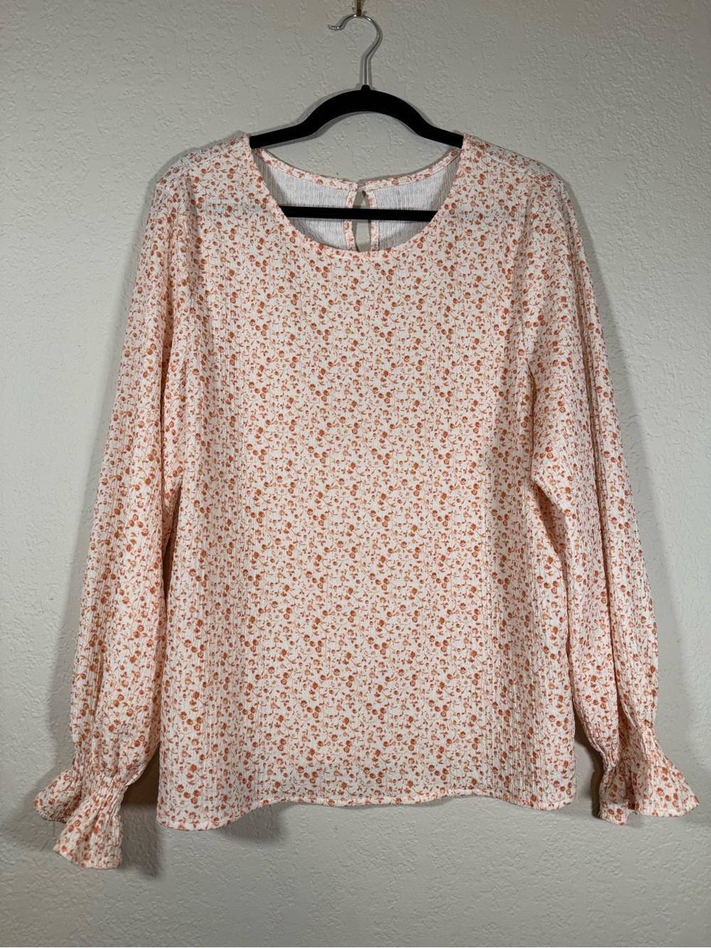 Women's Cream Floral Long-Sleeve Blouse Large